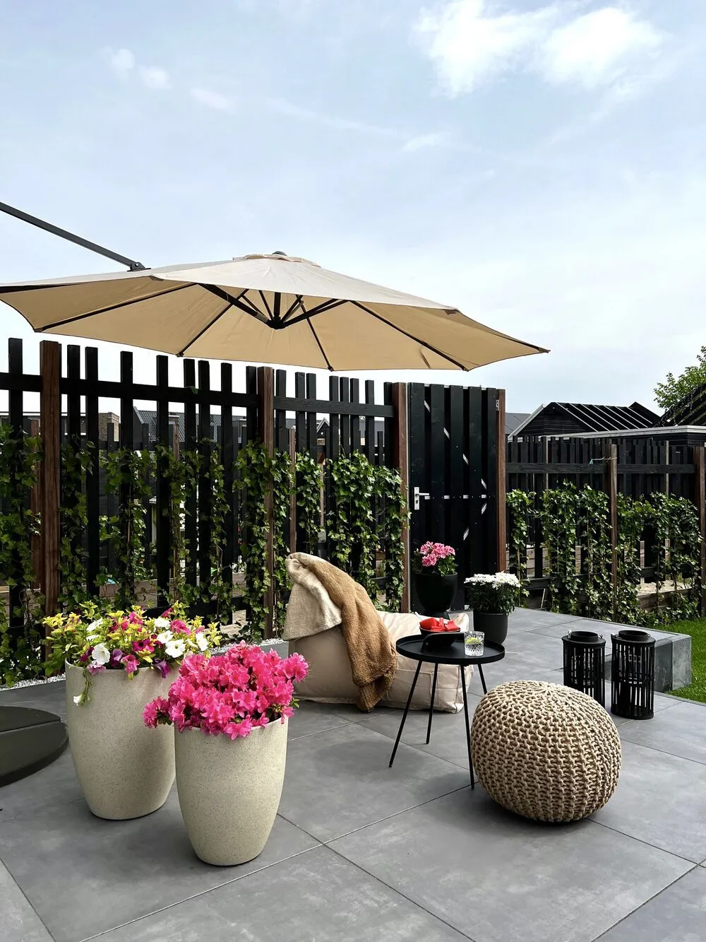 Cantilever Garden Parasol ⌀ 3 m Sand Beige SAVONA