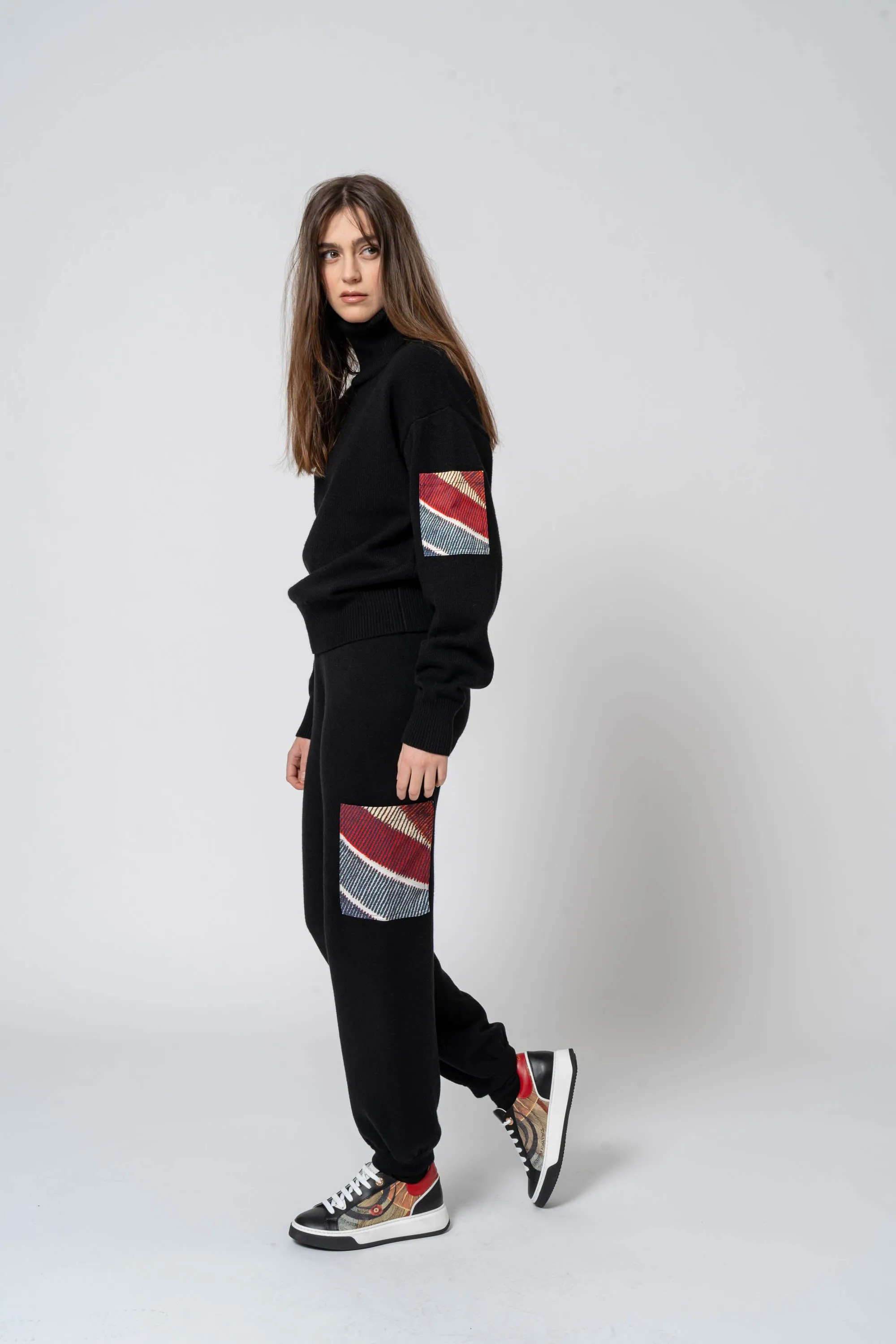 Maglia collo alto con-dettaglio tasca