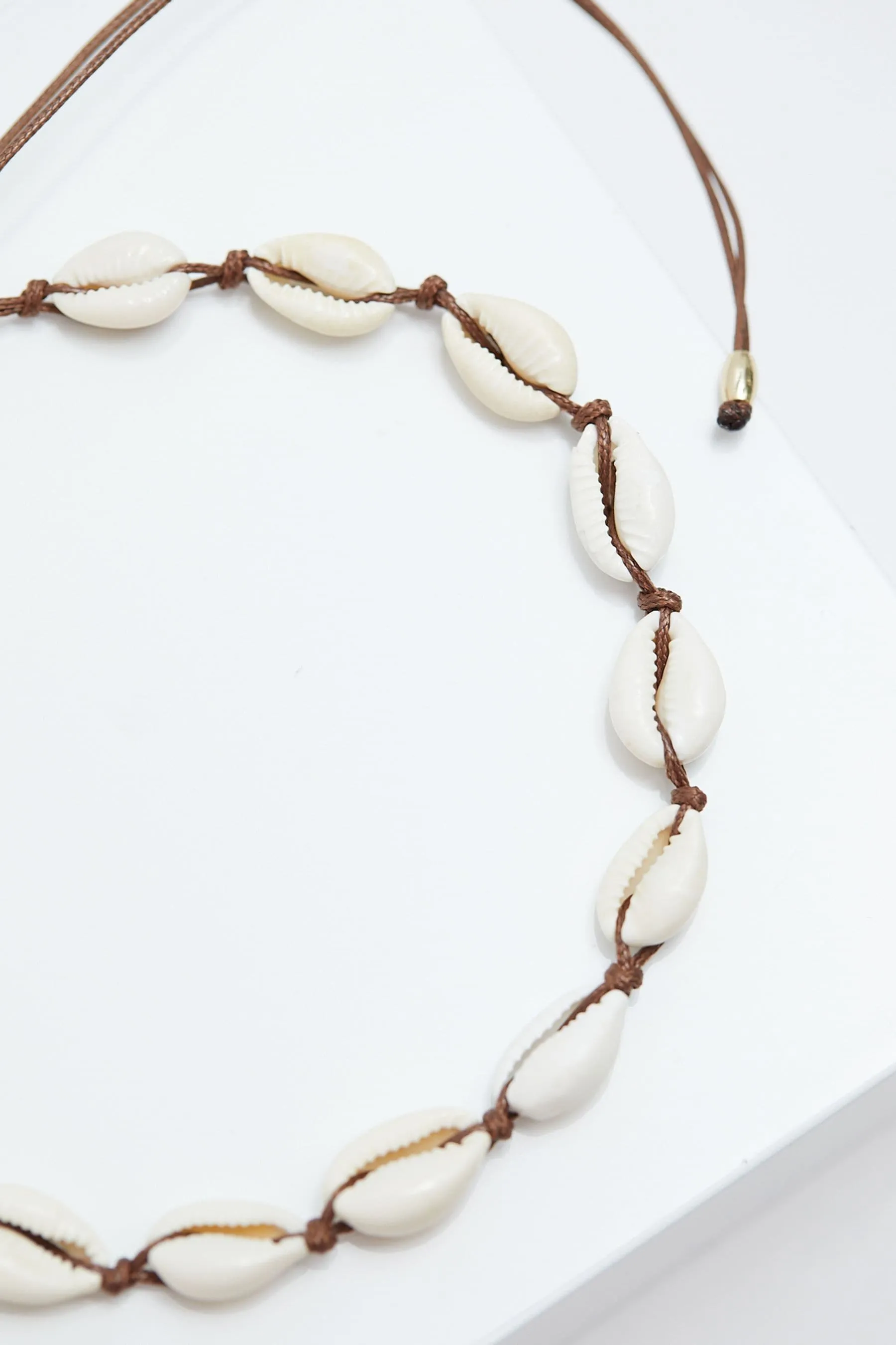 Mood - Collana in corda con chiusura a fermacorda e conchiglia