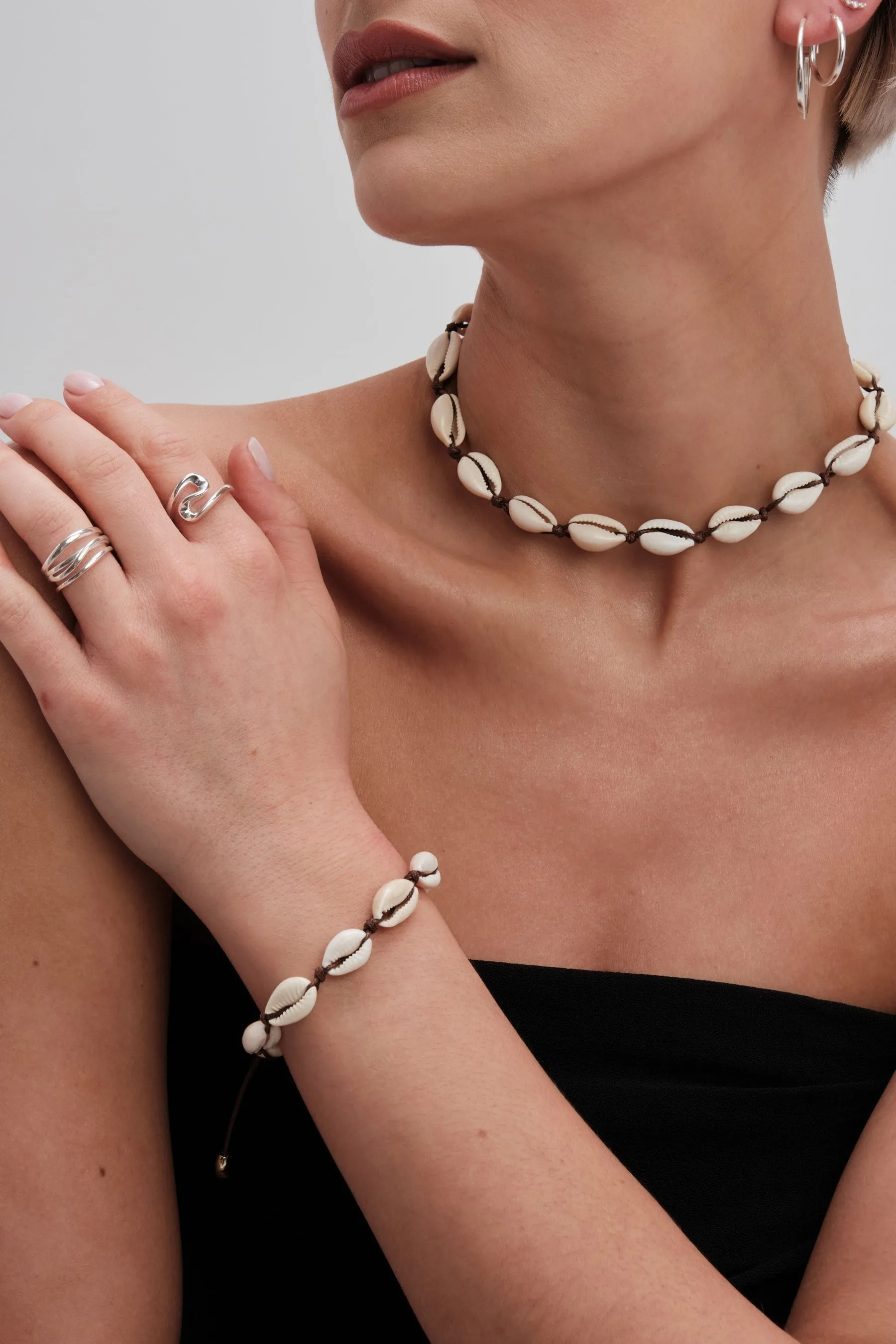 Mood - Collana in corda con chiusura a fermacorda e conchiglia
