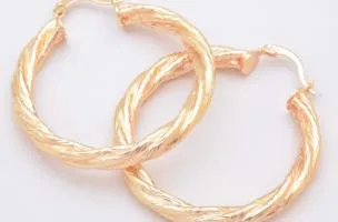 Orecchini rotondi, colore oro.