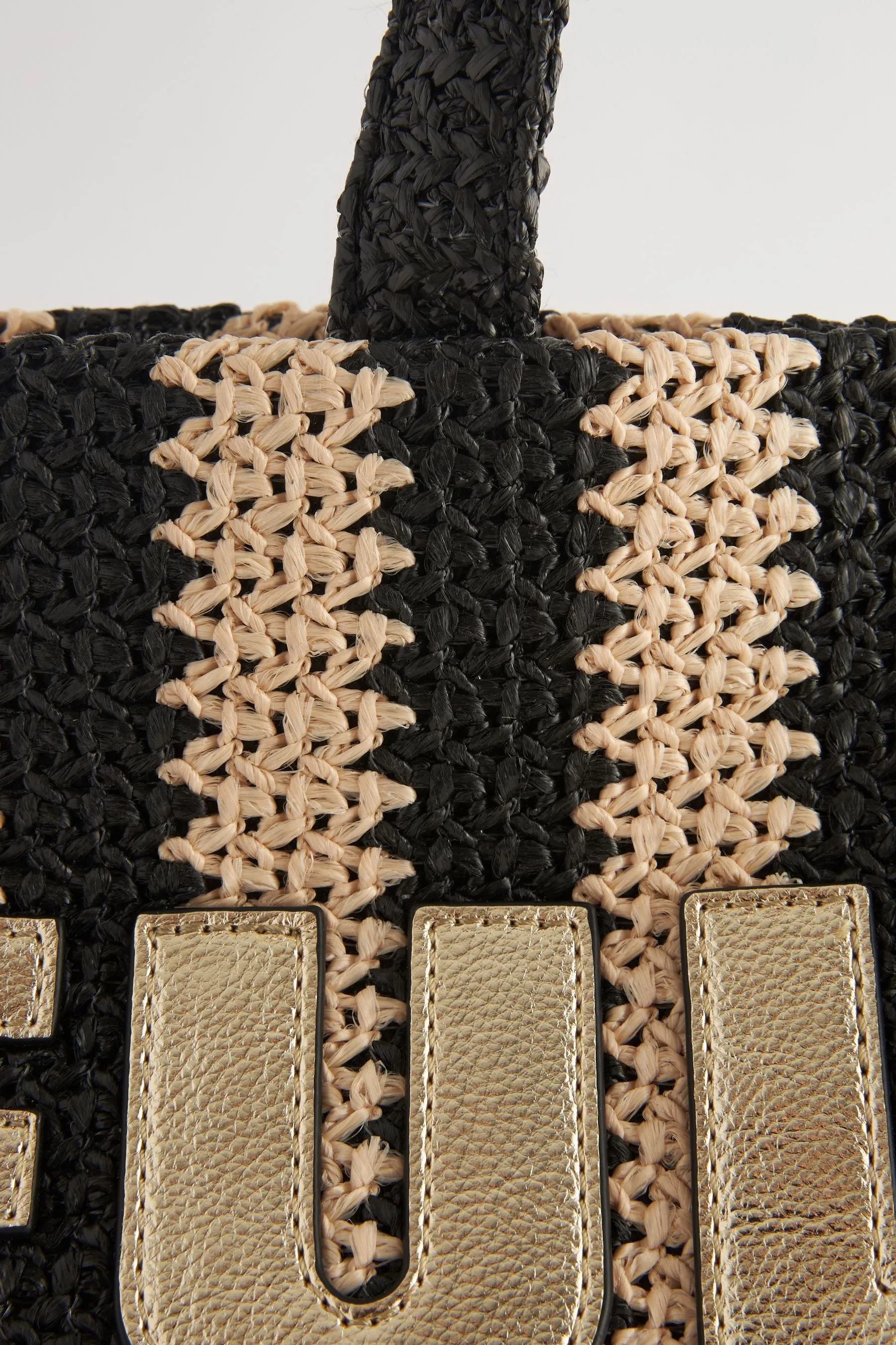 Rockett St George - borsa Borsa