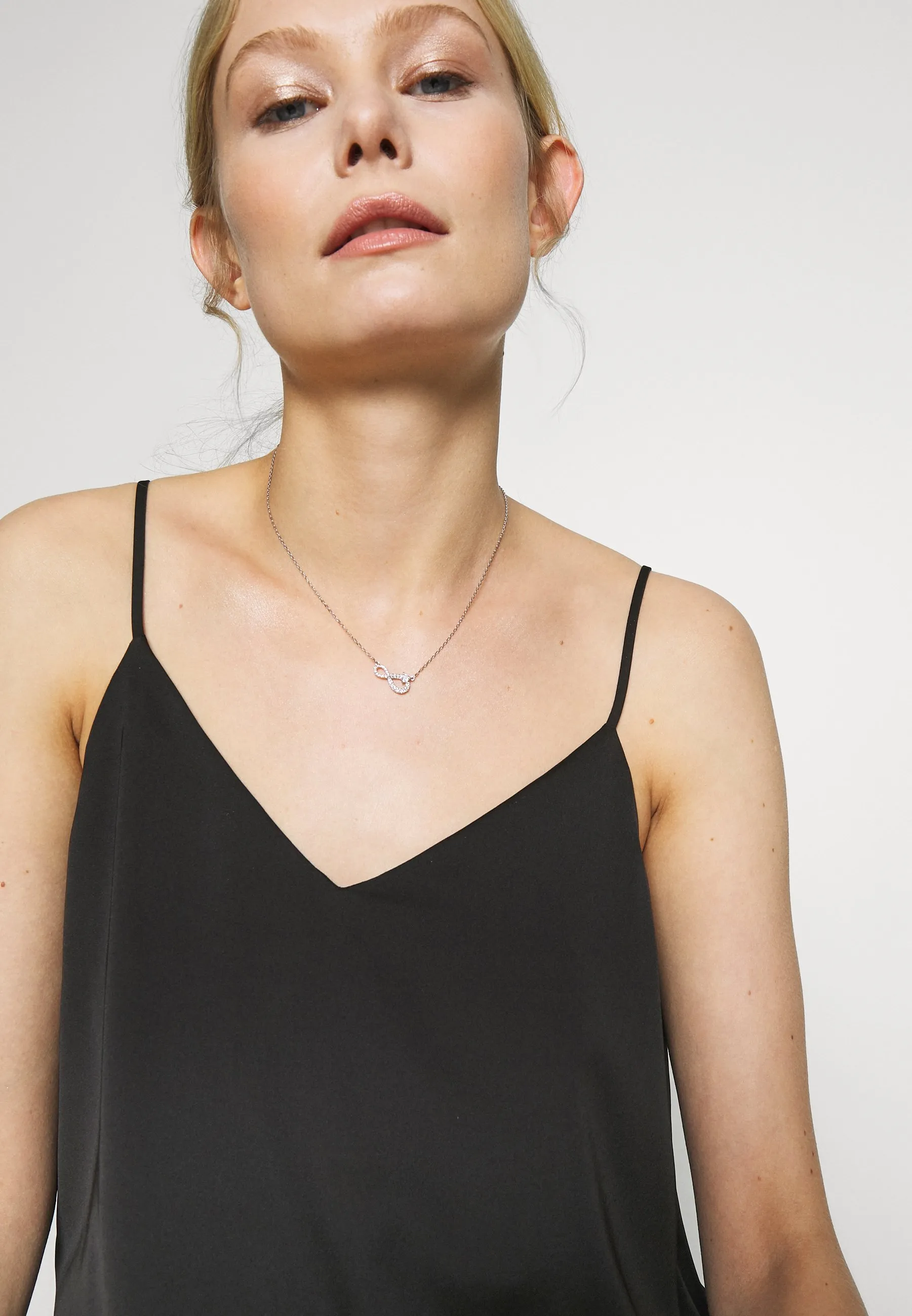 SWA INFINITY NECKLACE - Collana
